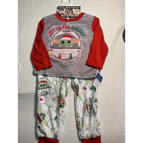 Star Wars Baby Yoda Pajamas Set 4T Christmas Holiday Mandalorian - Picture 1 of 5